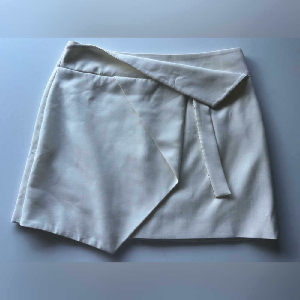Halston White Faux Wrap Fall Mini Skirt size 10